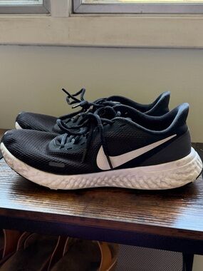 Men’s Nike Black Revolution Athletic Running Sneakers